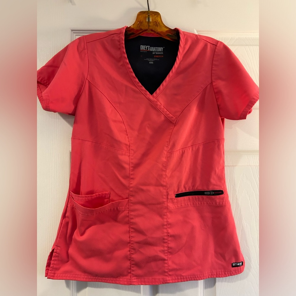Greys Anatomy xxs pink scrub top